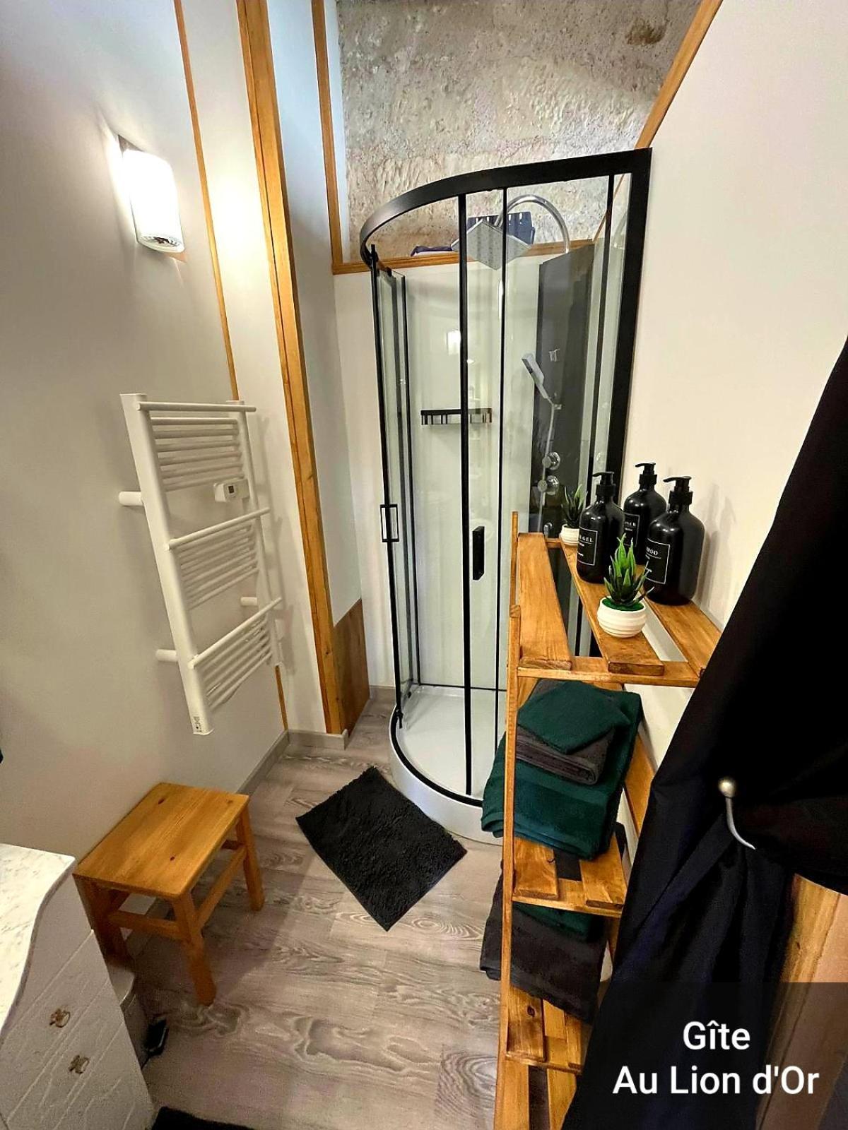 Apartamento Au Lion D'Or Les Roches-l'Eveque Exterior foto