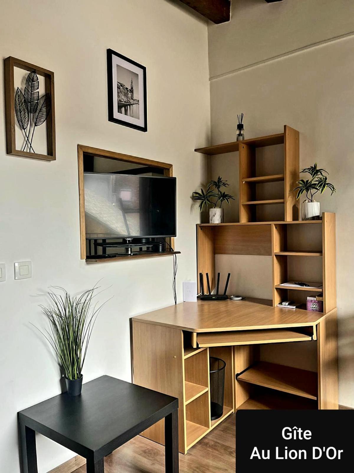 Apartamento Au Lion D'Or Les Roches-l'Eveque Exterior foto