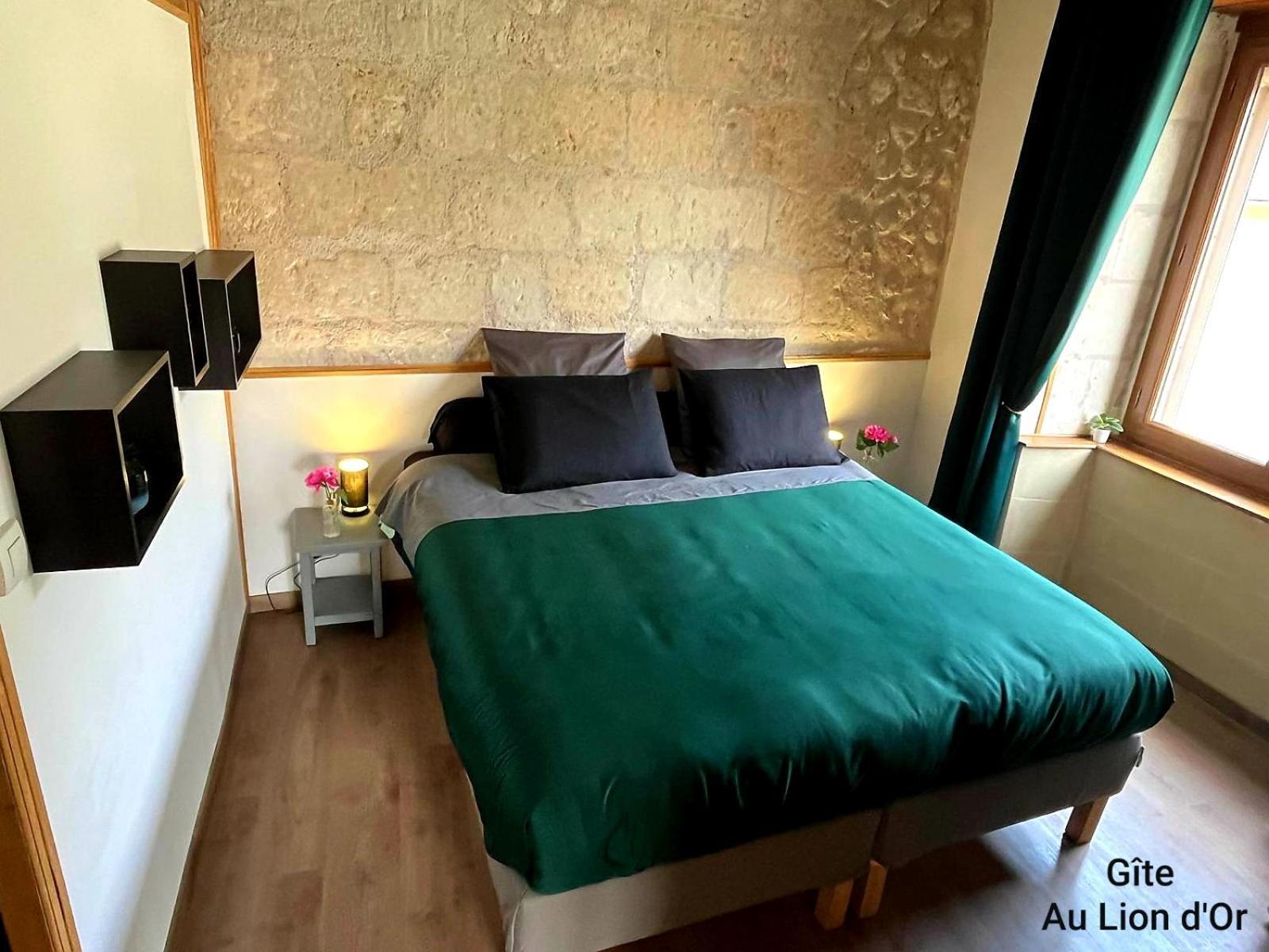 Apartamento Au Lion D'Or Les Roches-l'Eveque Exterior foto
