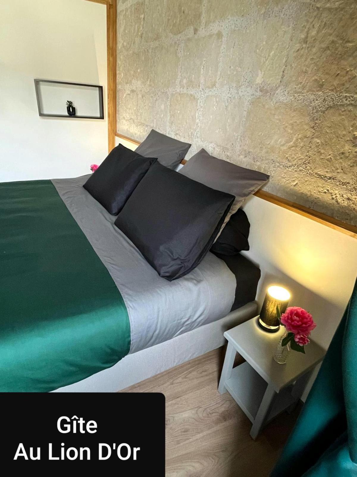 Apartamento Au Lion D'Or Les Roches-l'Eveque Exterior foto