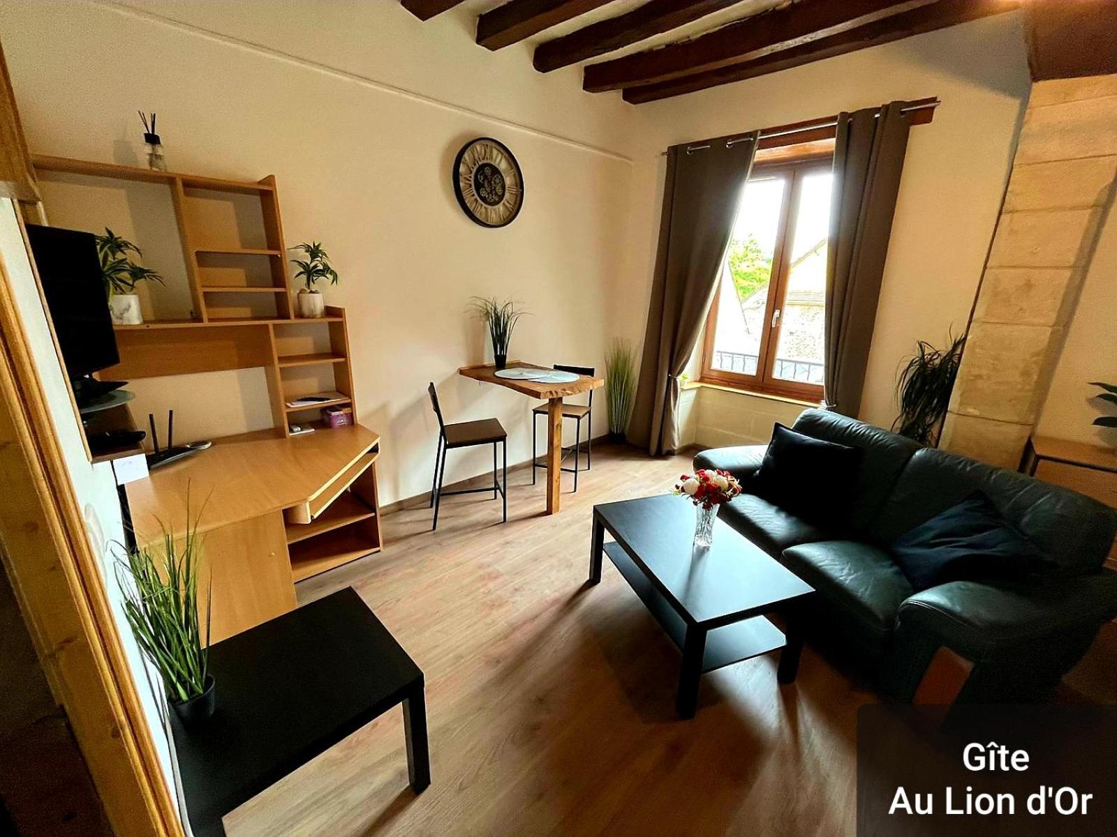 Apartamento Au Lion D'Or Les Roches-l'Eveque Exterior foto